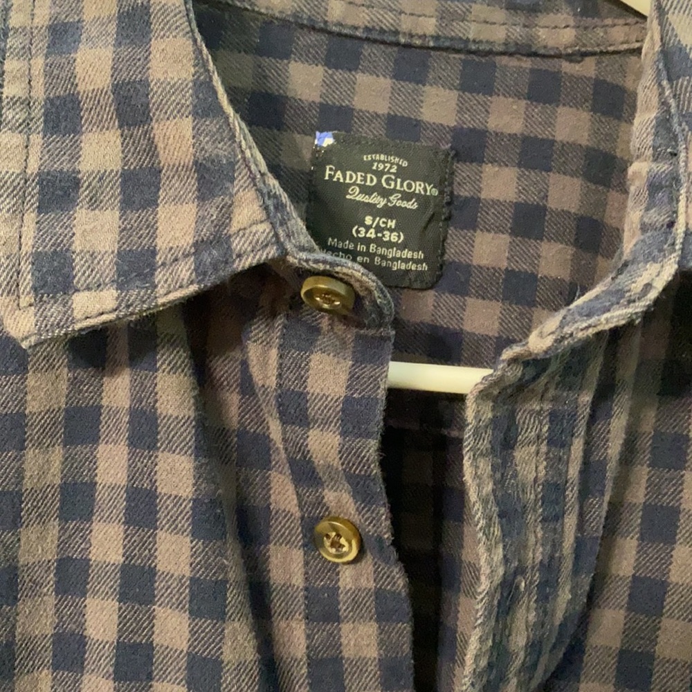 Men’s checked button down - Picture 2 of 3